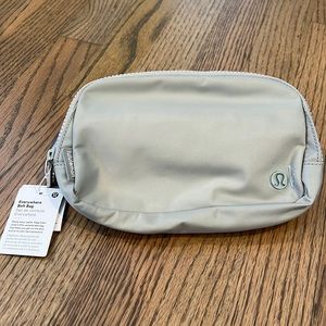 Lululemon - Everywhere Belt Bag - Grey